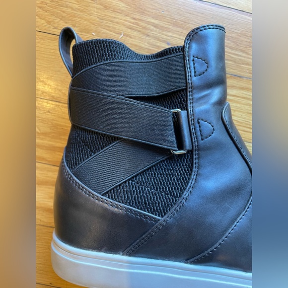 Yellow Box Black Athletic Booties - Size 8. EUC - Picture 4 of 11